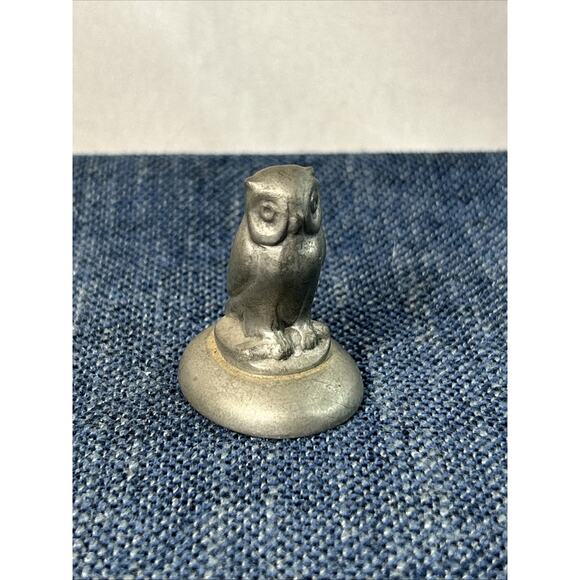 Vintage Shirley Pewter Miniature Owl Figurine Williamsburg Virginia 1 1/2” High - Picture 1 of 7